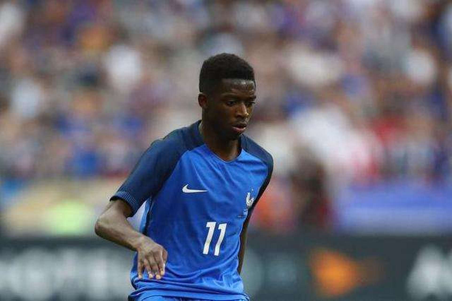 弗拉门戈官宣菲利佩续约时误发卡多佐的照片，引发球迷误解