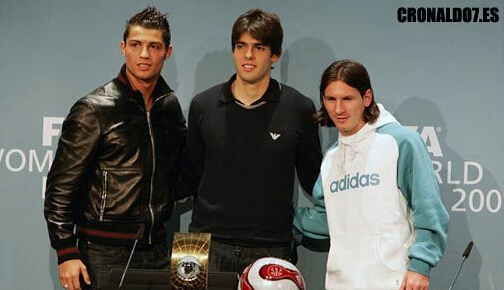 [中超]韩佳奇犯规送点 路易斯主罚轻松命中