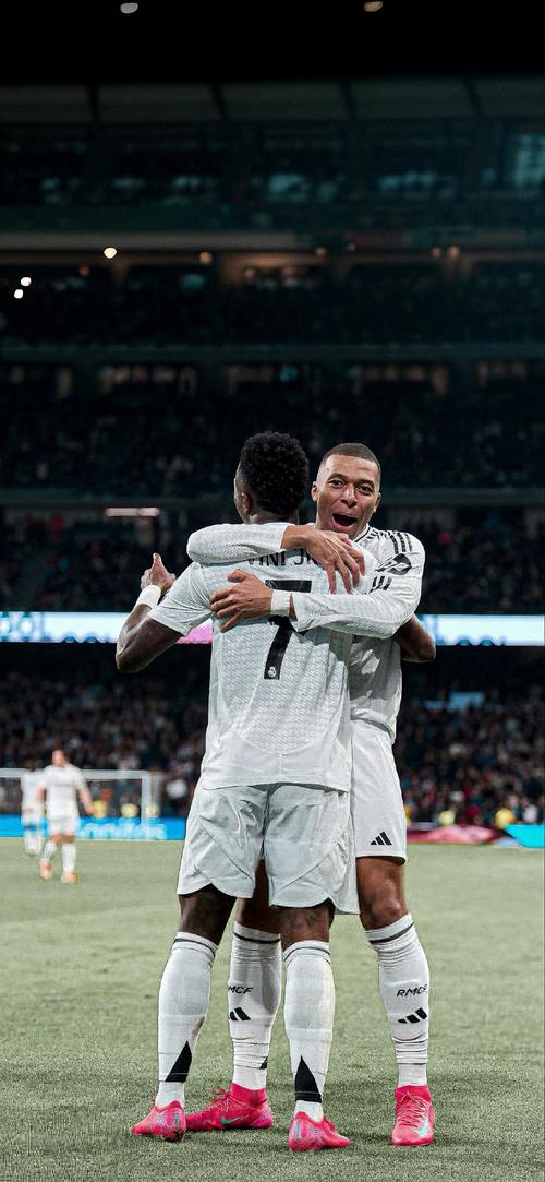 勇士大胜国王！巴特勒带替补太有效，库里精准三分，格林仍被指责